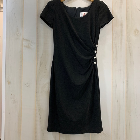 En Francais by Huey Waltzer Dresses & Skirts - En Francais Black Ruched Short Sleeve Dress 4 LBD